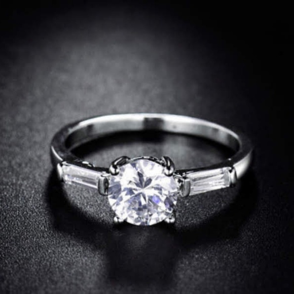 18k White Gold Filled Engagement Ring - Picture 1 of 3